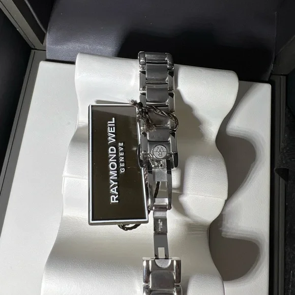 Raymond Weil Diamond Dial Noemia 27mm Watch-Brand New! 5127-ST-00985/MSRP $1275 - Picture 7 of 11
